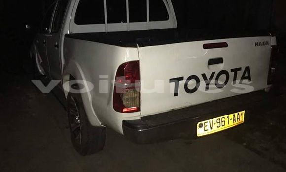 Acheter Occasion Voiture Toyota Hilux Blanc à Libreville au Estuaire Acheter Occasion Voiture Toyota Hilux Blanc à Libreville au Estuaire