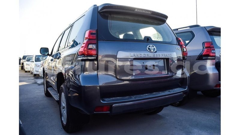 Big with watermark toyota prado estuaire import dubai 4732