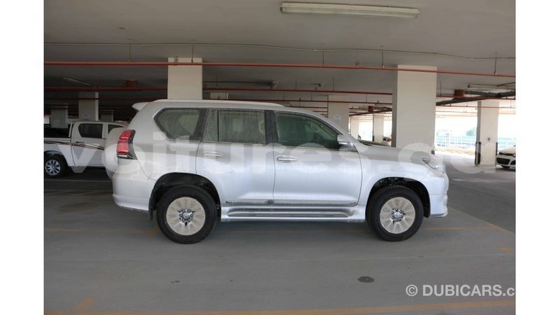 Big with watermark toyota prado estuaire import dubai 4736