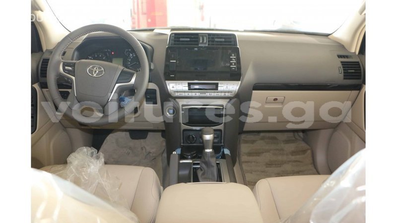 Big with watermark toyota prado estuaire import dubai 4736