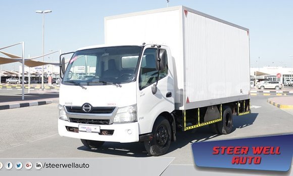 Acheter Import Utilitaire Hino 300 Series Blanc à Import - Dubai, Estuaire