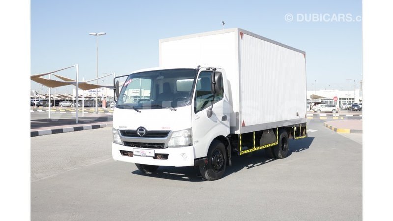 Big with watermark hino 300 series estuaire import dubai 4745