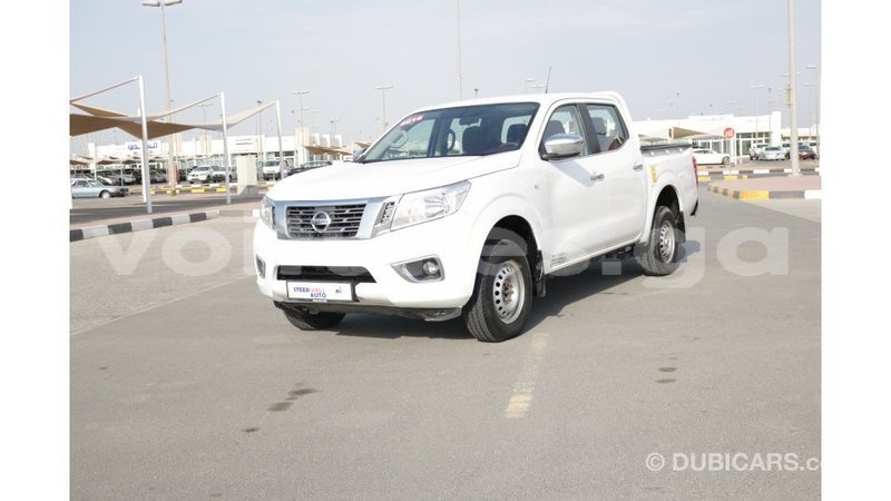 Big with watermark nissan navara estuaire import dubai 4747