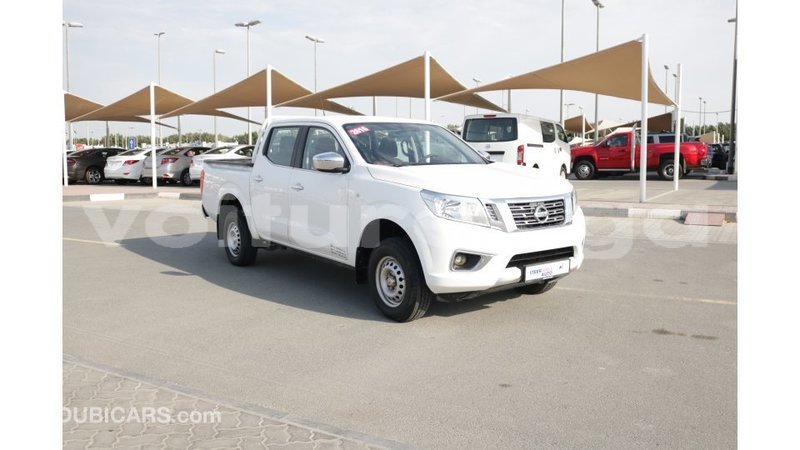 Big with watermark nissan navara estuaire import dubai 4747