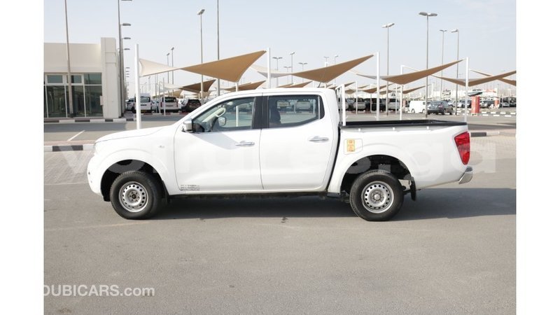 Big with watermark nissan navara estuaire import dubai 4747