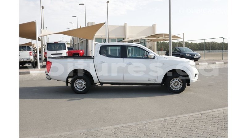 Big with watermark nissan navara estuaire import dubai 4747