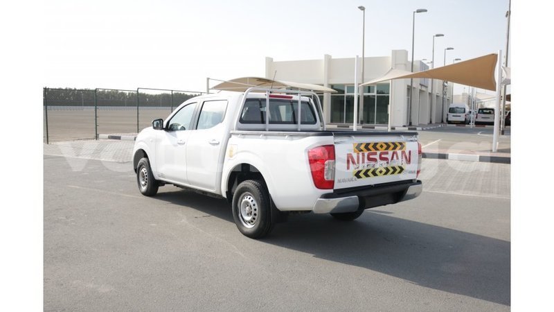 Big with watermark nissan navara estuaire import dubai 4747