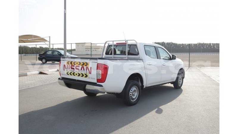 Big with watermark nissan navara estuaire import dubai 4747