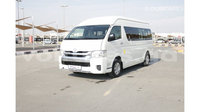 Big with watermark toyota hiace estuaire import dubai 4748