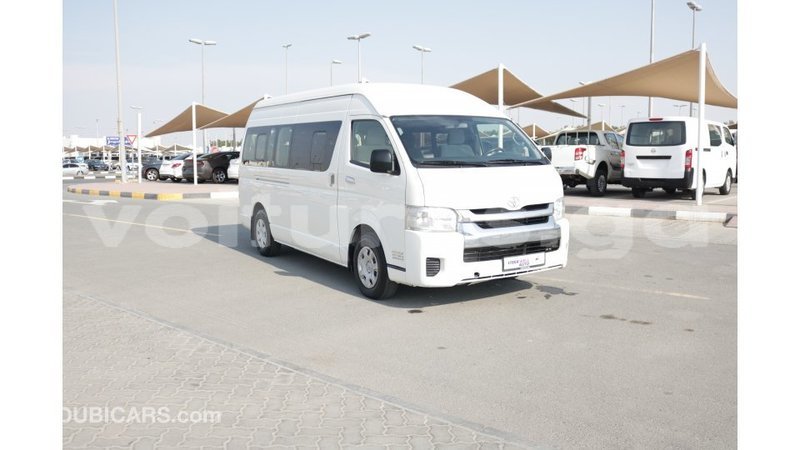 Big with watermark toyota hiace estuaire import dubai 4748