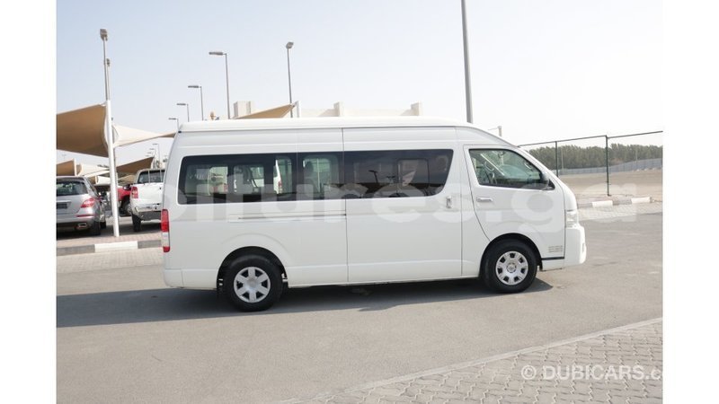 Big with watermark toyota hiace estuaire import dubai 4748