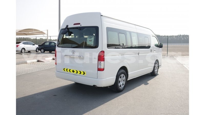 Big with watermark toyota hiace estuaire import dubai 4748