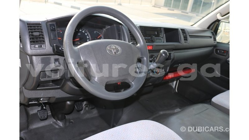 Big with watermark toyota hiace estuaire import dubai 4748