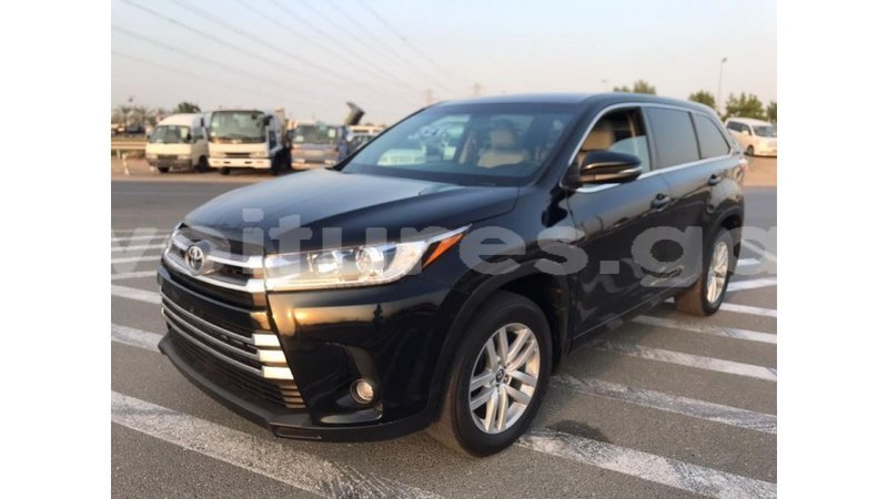 Big with watermark toyota highlander estuaire import dubai 4749