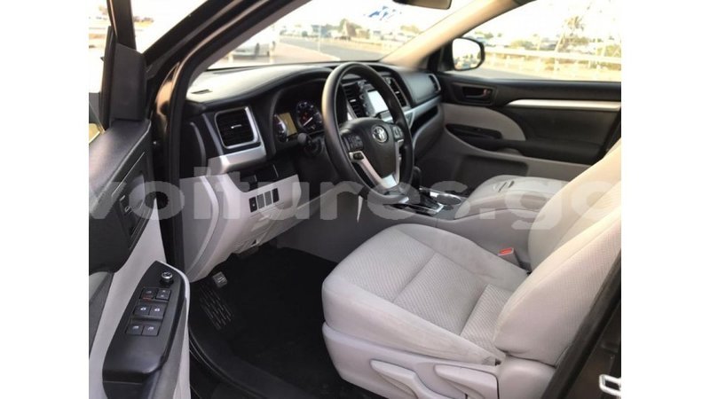 Big with watermark toyota highlander estuaire import dubai 4749