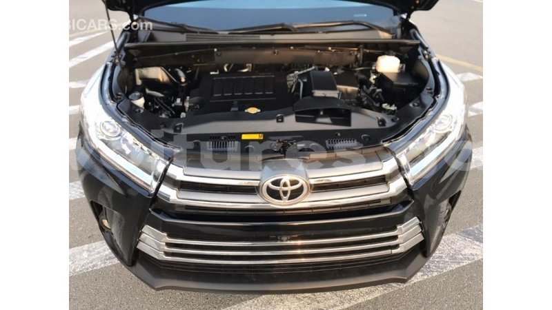 Big with watermark toyota highlander estuaire import dubai 4749