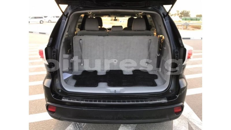 Big with watermark toyota highlander estuaire import dubai 4749