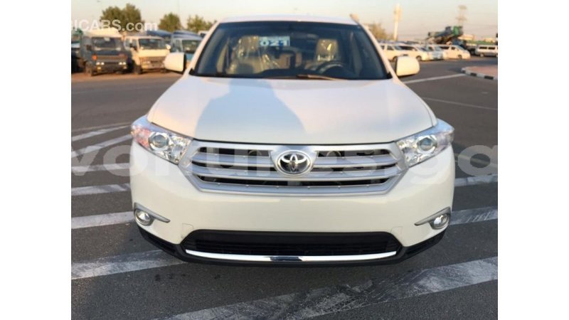 Big with watermark toyota highlander estuaire import dubai 4755