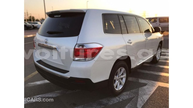 Big with watermark toyota highlander estuaire import dubai 4755