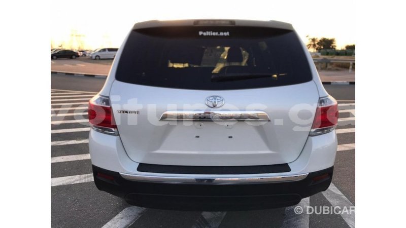 Big with watermark toyota highlander estuaire import dubai 4755