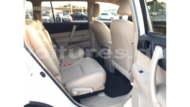 Big with watermark toyota highlander estuaire import dubai 4755