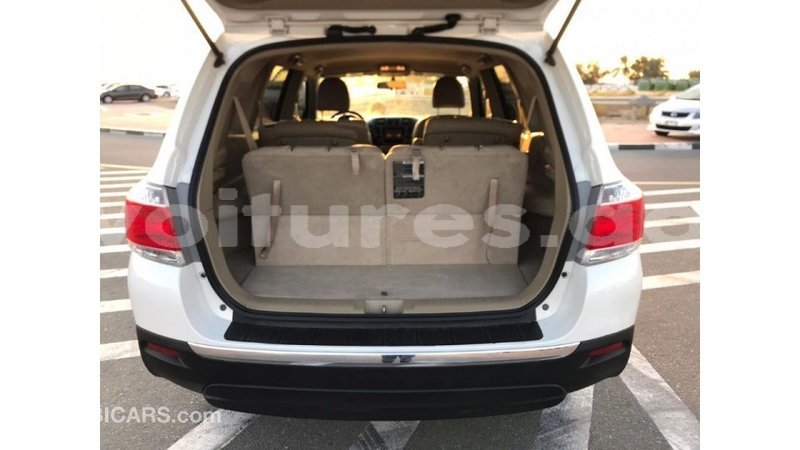 Big with watermark toyota highlander estuaire import dubai 4755