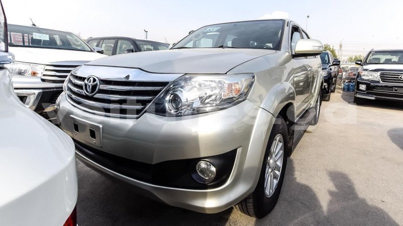 Big with watermark toyota fortuner estuaire import dubai 4759