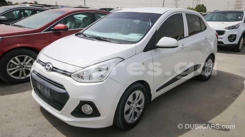 Big with watermark hyundai i10 estuaire import dubai 4765