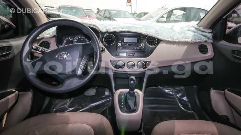 Big with watermark hyundai i10 estuaire import dubai 4765