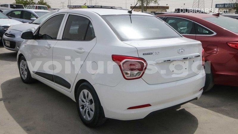 Big with watermark hyundai i10 estuaire import dubai 4765