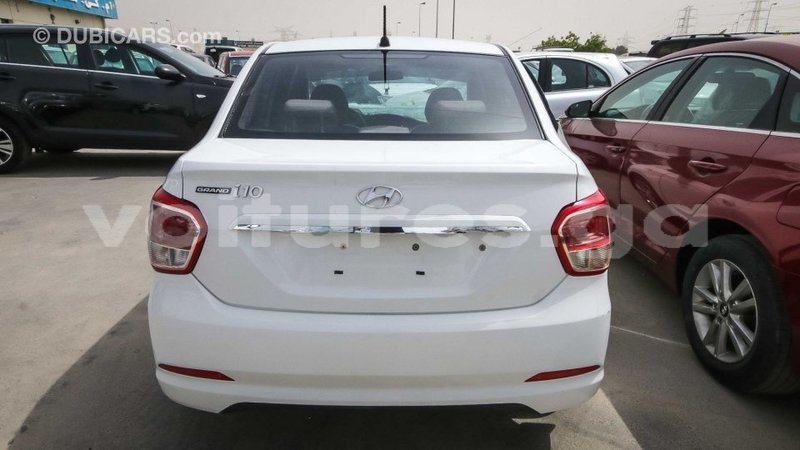 Big with watermark hyundai i10 estuaire import dubai 4765