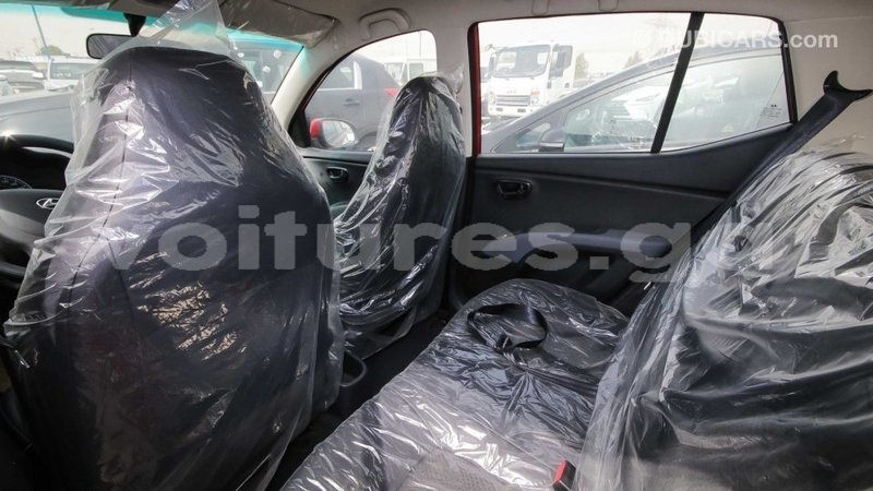 Big with watermark hyundai i10 estuaire import dubai 4766