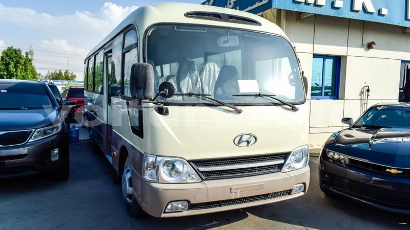 Big with watermark hyundai chorus estuaire import dubai 4771