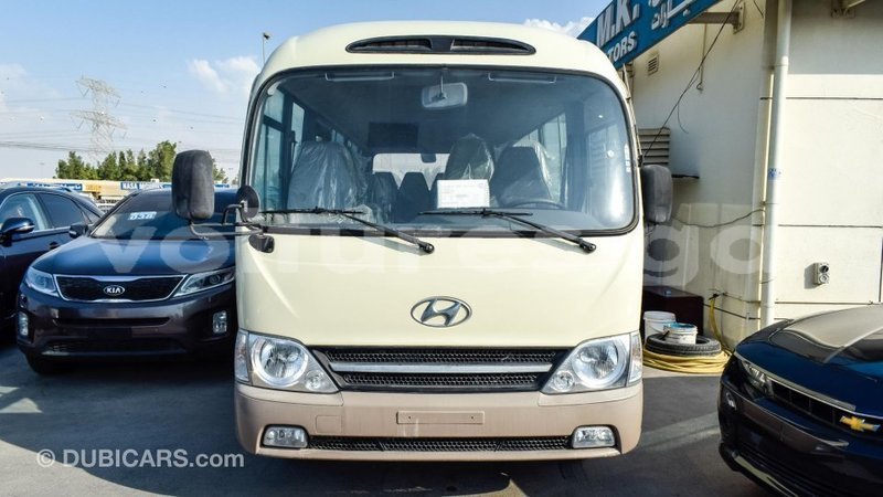 Big with watermark hyundai chorus estuaire import dubai 4771