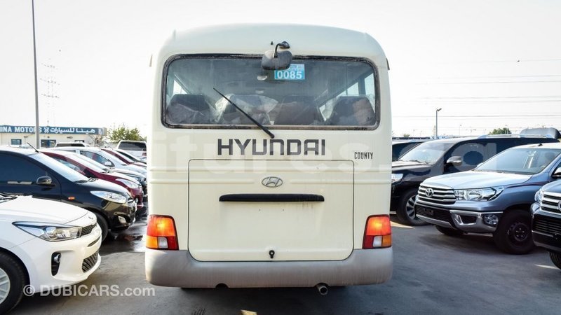 Big with watermark hyundai chorus estuaire import dubai 4771