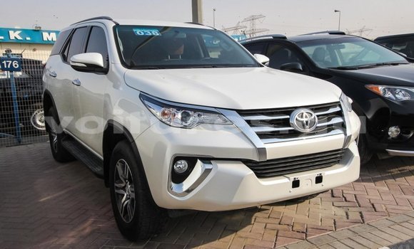 Acheter Import Voiture Toyota Fortuner Blanc à Import - Dubai, Estuaire Acheter Import Voiture Toyota Fortuner Blanc à Import - Dubai, Estuaire