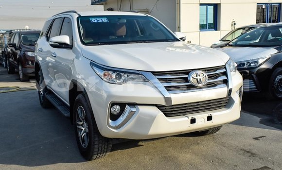Acheter Import Voiture Toyota Fortuner Blanc à Import - Dubai, Estuaire Acheter Import Voiture Toyota Fortuner Blanc à Import - Dubai, Estuaire