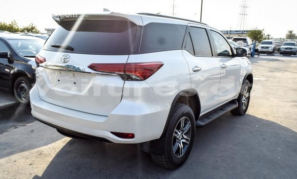 Acheter Import Voiture Toyota Fortuner Blanc à Import - Dubai, Estuaire Acheter Import Voiture Toyota Fortuner Blanc à Import - Dubai, Estuaire