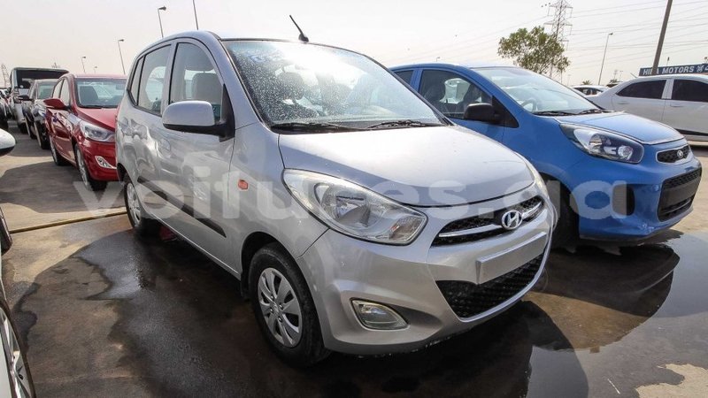 Big with watermark hyundai i10 estuaire import dubai 4778