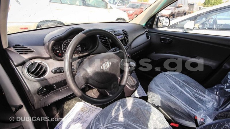 Big with watermark hyundai i10 estuaire import dubai 4778