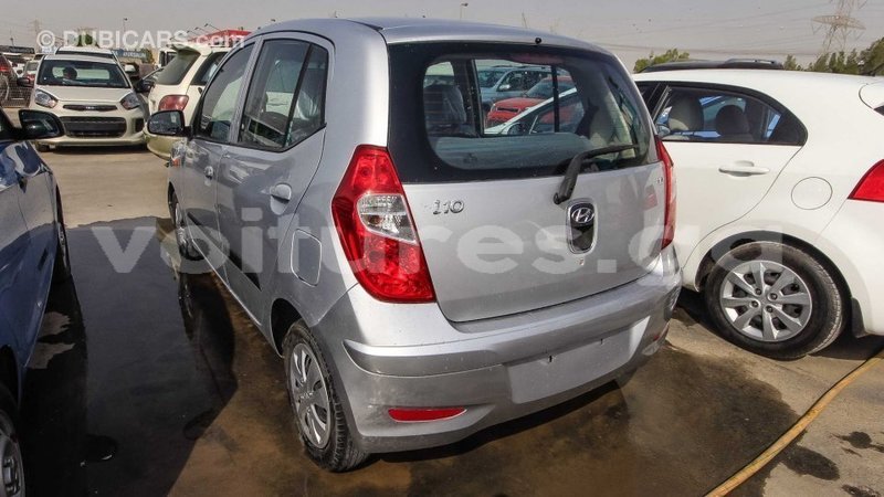Big with watermark hyundai i10 estuaire import dubai 4778
