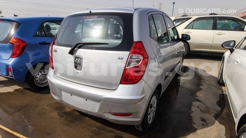Big with watermark hyundai i10 estuaire import dubai 4778