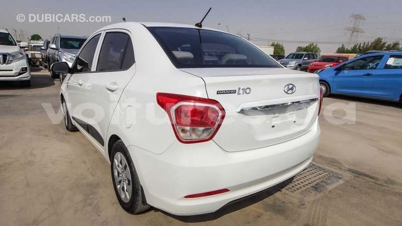 Big with watermark hyundai i10 estuaire import dubai 4780