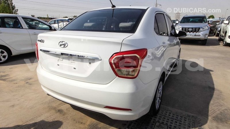 Big with watermark hyundai i10 estuaire import dubai 4780