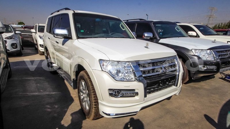 Big with watermark mitsubishi pajero estuaire import dubai 4782