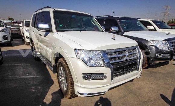 Acheter Import Voiture Mitsubishi Pajero Blanc à Import - Dubai, Estuaire Acheter Import Voiture Mitsubishi Pajero Blanc à Import - Dubai, Estuaire