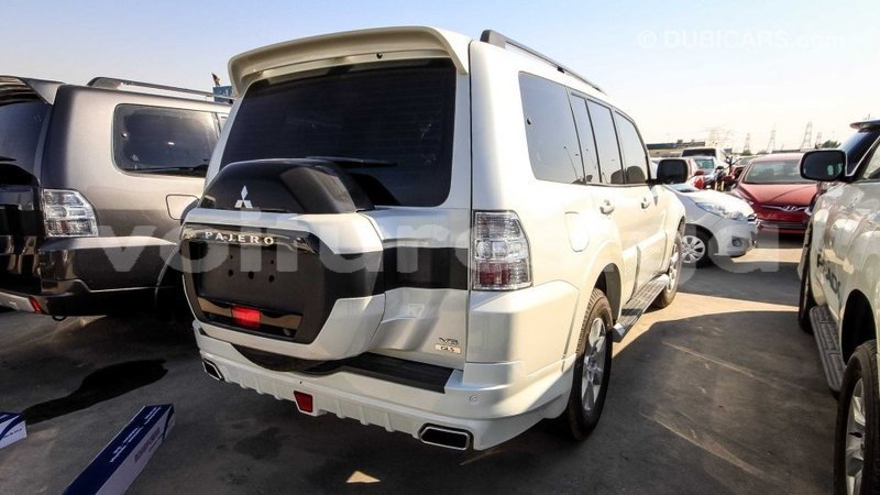 Big with watermark mitsubishi pajero estuaire import dubai 4782