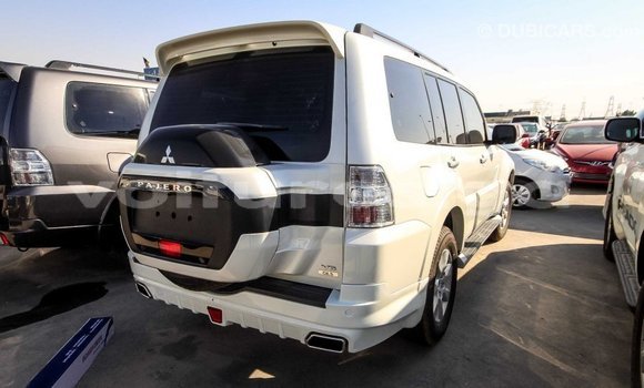 Acheter Import Voiture Mitsubishi Pajero Blanc à Import - Dubai, Estuaire Acheter Import Voiture Mitsubishi Pajero Blanc à Import - Dubai, Estuaire