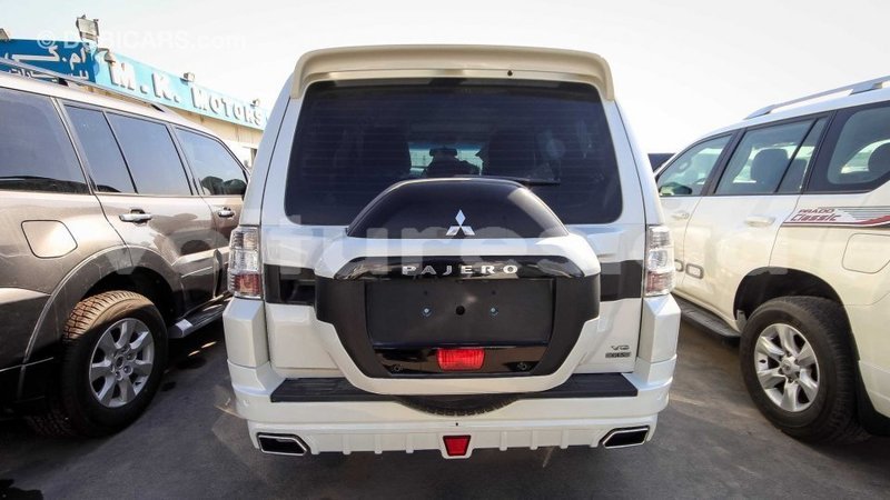 Big with watermark mitsubishi pajero estuaire import dubai 4782