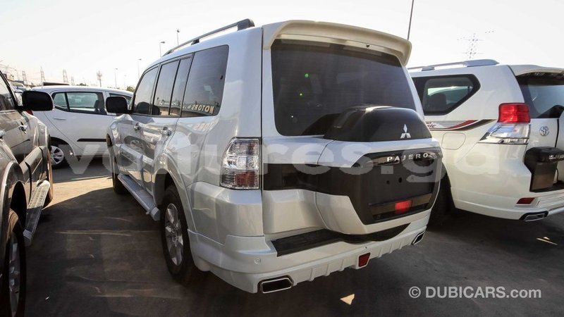 Big with watermark mitsubishi pajero estuaire import dubai 4782